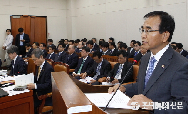 관세청, 조달청, 통계청 등에 대한 국회 기획재정위원회의 국정감사가 18일 서울 여의도 국회에서 열린 가운데 김낙회 관세청장이 업무보고를 하고 있다. <사진=전한성 기자>