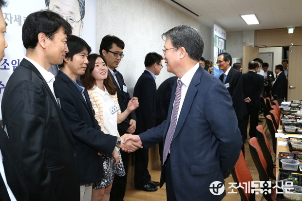 임환수 국세청장은 22일 동대구세무서를 방문, 대구청 관내 13개 세무서 직원들과 간담회를 갖고 현장의 목소리를 듣는 시간을 가졌다. <사진제공=국세청>