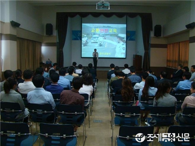 충주세무서는 지난 6일 전 직원을 대상으로 교통안전교육을 실시했다. <사진제공=대전지방국세청>