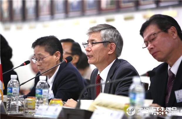 정범식 중부지방세무사회장이 인사말을 하고 있다. <사진제공=중부지방세무사회>