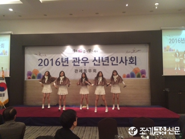 신인 걸그룹 에이프릴이 축하공연을 하고 있다. <사진=김태효 기자>