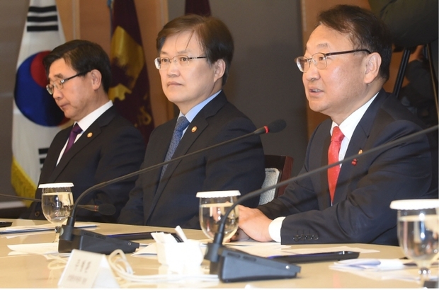 유일호 부총리 겸 기획재정부 장관이 2월 2일 대한상공회의소에서 열린 '경제장관-경제단체장 간담회'에서 모두발언을 하고 있다. <사진=기획재정부>