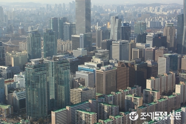 경제성장률 하락, 수출 감소 등 최근 한국경제의 부진이 일시적인 것이 아니라 각 분야에서 최소 5년 이상 하락세가 지속되어온 결과라는 주장이다.