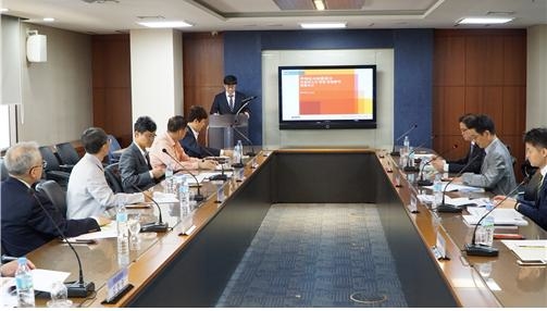 13일 오전 HUG 여의도 사옥에서 리스크진단 전문업체 PWC가 HUG 보증리스크 정밀점검 용역결과 최종보고를 하고 있는 모습.