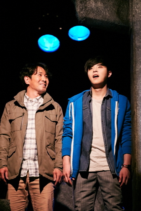 연극 ‘아들’ 공연 장면 <사진제공=티앤비컴퍼니>