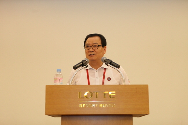 오정석 (사)전국종합주류도매업중앙회 회장이 인사말을 하고 있다.