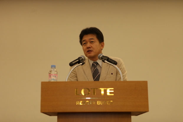 김남선 국세청 소비세과 사무관이 김국현 과장의 축사를 대독하고 있다.