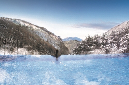 자연속에서 즐기는 '야외 스파' 모습