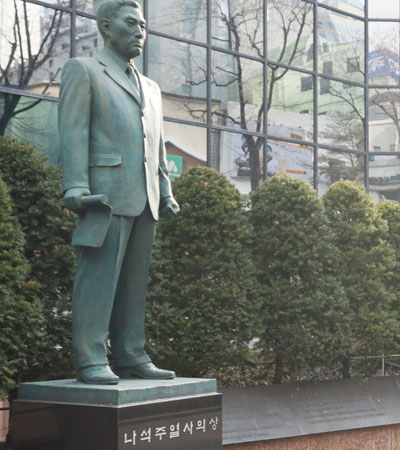 나석주 의사의 동상이 위치한 명동 입구 / 서경덕 교수제공