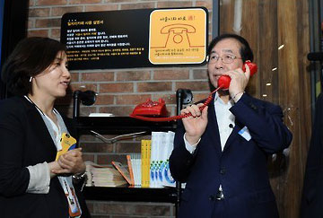 지난해5월 홍익대 인근에 문을 연 '서울시 1호 일자리카페' 당시 모습 / 연합뉴스 자료화면