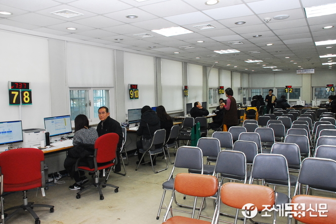 (사진=부가세 확정신고 납부 마감기한인데도 한산한 강서세무서)