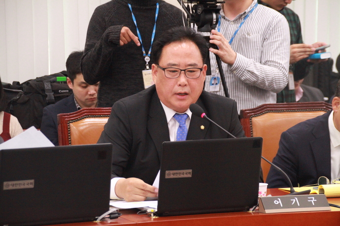 (국감질의 중인 어기구 의원=어기구 의원실 제공)