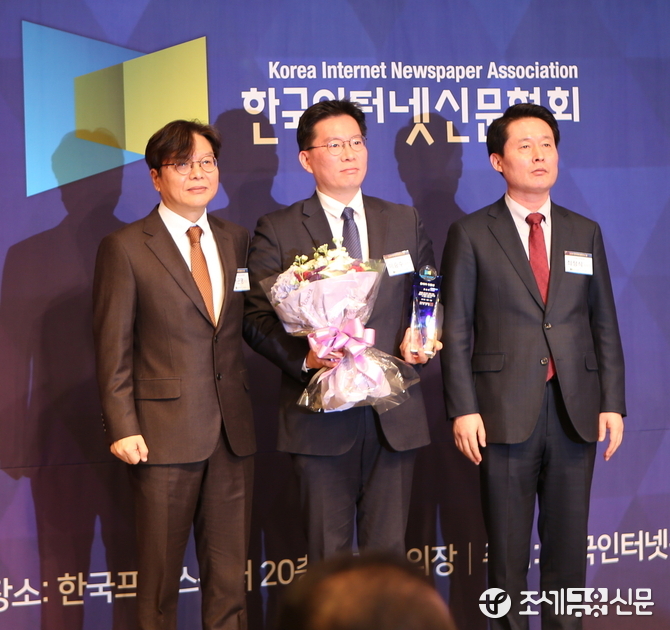 이승수 국세청 대변인(가운데)