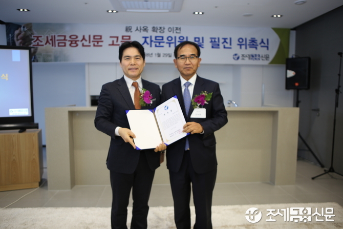 김종상 본지 대표이사 겸 발행인(왼쪽)과 김낙회 가천대 교수(前 관세청장, 세제실장)