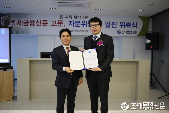 김종상 본지 대표이사 겸 발행인(왼쪽)과 방민주 법무법인 한성 변호사