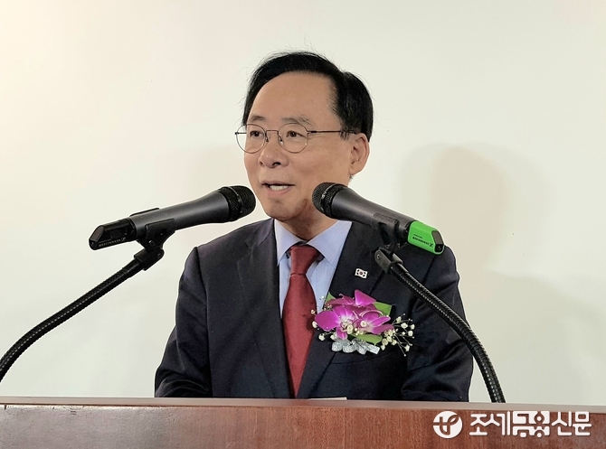 이주영 자유한국당 의원이 격려사를 하고 있다.