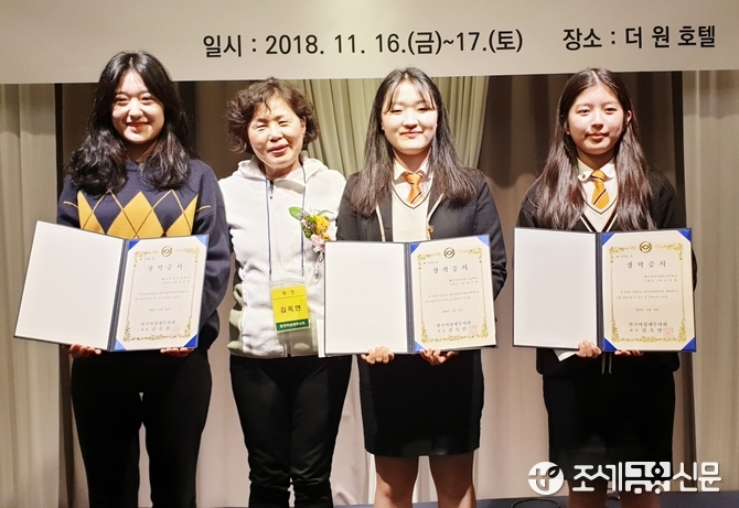 여성세무사회는 제주지역 고등학생 3명에게 장학금과 장학증서를 전달했다.