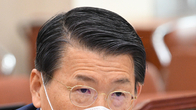 은성수 금융위원장, 코로나19 확진자와 밀접접촉…검사결과 대기중
