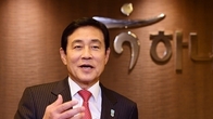 김정태 하나금융 회장, ‘연임' 의지 묻는 질문에 “없다”