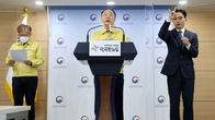 홍남기 “매출감소 소상공인 320만…연말부터 방역지원금 100만원 지급”