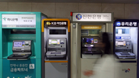 내년부터 만 65세 이상 고령층 ATM 수수료 면제