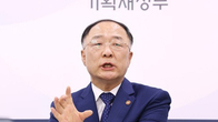 떠나는 홍남기 “새 정부에 중기재정 관리 부탁…부동산 아쉬움 커”