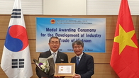 신명진 전 한국수입협회장, 베트남 산업무역훈장 수훈