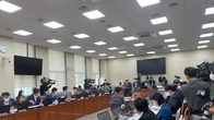 [포토뉴스] 전운 감도는 정무위 국정감사장