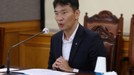 카뱅, 먹통사태 다음날에야 당국 보고?…이복현, 관련 규정개정 시사