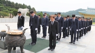 [포토뉴스] 현충원 참배하는 윤태식 관세청장과 관세청 간부들