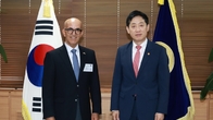 김주현 금융위원장, UAE 지역개발부 장관 면담…