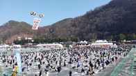 [포토뉴스] ‘세계적 겨울 축제’…화천산천어축제에 150만명 몰려 '대성황'