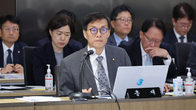 한국은행, 기준금리 10회 연속 동결…“물가 먼저 잡혀야”