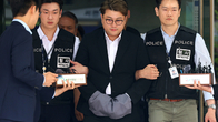 가수 김호중 '음주 뺑소니' 보름 만에 구속…