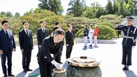 [포토뉴스] 오호선 중부지방국세청장, 국립 서울현충원 참배