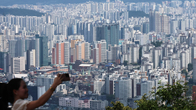 수도권 아파트 매매건수, 2021년 2월 이후 처음 지방 앞질러