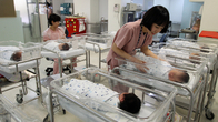 추락하는 저출생, 끌어올릴 방안은 무엇? 민‧관 저출생 정책 비교