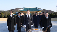 [포토뉴스] 강민수 국세청장 대전현충원 참배
