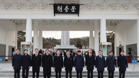 서울지방국세청 서울현충원 참배 ‘국민 행복 세정 펼치겠다’