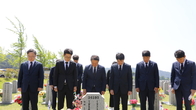 대전국세청 현충원 참배…묘역 정화도 함께
