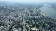 서울 주택 평균 매매가 10억원 돌파…강남 아파트가 상승 견인