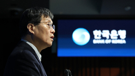 고환율에 입 연 이창용…“금융위기는 아니지만, 위기라 할 수 있다”
