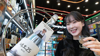 세븐일레븐, 최강록 셰프 협업 전통주 '네오25화이트' 출시