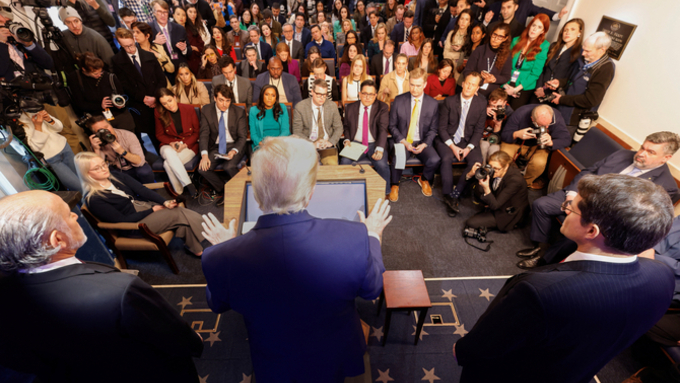 [상호관세 위법 판결] 트럼프, 새 추가관세로 대응 "전세계에 10"