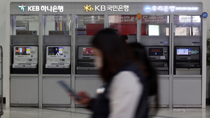 [이슈분석] 연임으로 숨 돌렸지만…금융지주, 곧 ‘룰’이 바뀐다