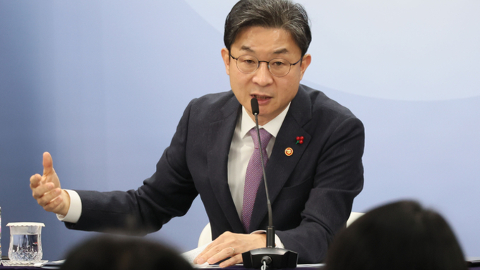 다주택자 겨냥 가계부채 방안 공개…“망국적 부동산 공화국” 날 선 경고