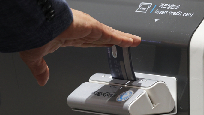 [이슈분석] 본업 체력 흔들린 카드사…영업정지, 수익 기반 균열 우려↑