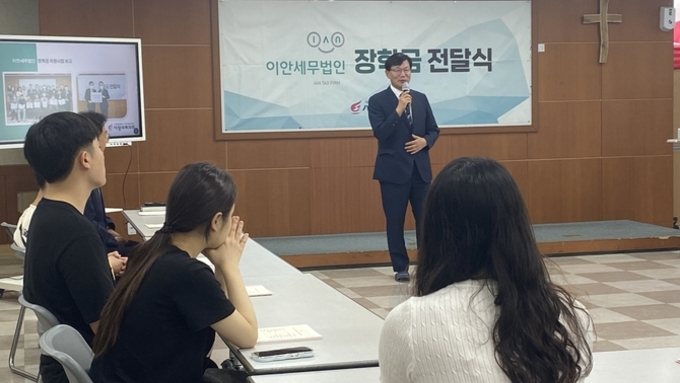 [초대석] 윤문구 이안세무법인 대표 “기부는 똑바로 걷기 위한 삶”