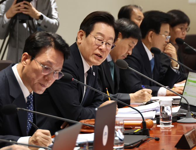 李대통령 "공기업 민영화, 국회논의·여론수렴 하도록 제도개선"