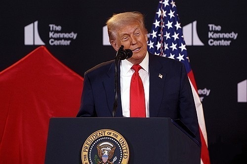 美백악관, '인플레둔화' 지표에 반색…"바이든 위기와 극명 대비"